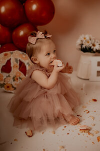 Liberty, Tx little girl eating cake photos