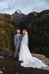 bride and groom embracing taken by Minnesota wedding photographer Marcus Hanenburg Photography