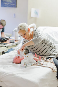 newborn-session-prairie-lakes-hospital-watertown-sd (35)
