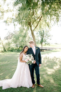 Niagara Photographer captures wedding portrait of couple at a golf course