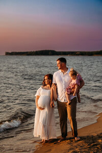 maternity photographer kent island beach photographer