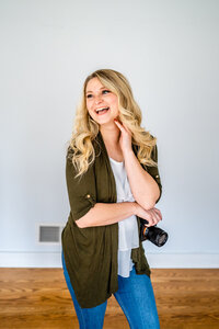 Candid portrait of elopement photographer Staci laughing during behind-the-scenes
moment