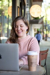White-glove AI setup service for travel advisors