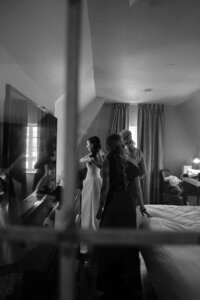 Jordan Grover Photo is a wedding photographer serving St. Louis, Central, and Eastern Missouri as well as travel + destination weddings. Jordan Grover Photo is an editorial and documentary style of photography.