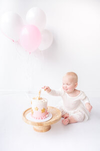 raleigh maternity photographer photograph of cake smash