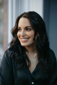 Elevate your bridal style with Stylist Lizzy Polden of Agency 8 Bridal Stylist. From finding the right dress to styling your wedding day accessories, we offer comprehensive bridal fashion support in New York City. Let us guide you from engagement to honeymoon with curated looks and expert advice.