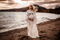 Zwangerschap shoot op de heide door Maud van den Heuvel Photography