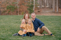 family plays at William and Mary during family session