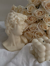 candle bust and beige white roses, dc bloggers, dc luxury