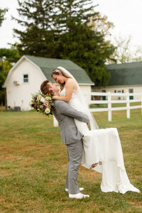 Candid and timeless wedding photos
