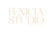 Logo vertical de Fenicia Studio, graphiste spécialisée dans le secteur culturel.
