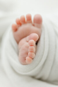 newborn baby toes