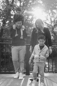 Family Photos at Minnehaha falls in Minneapolis Minnesota