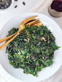 Steamed kale with a gluten-free sauce.