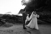 beach elopement in Ontario