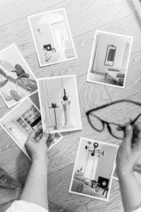 Escogiendo fotografías.
