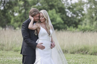 Classic bride and groom at Osage House in Northwest Arkasnas