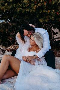 floida beach elopement couple