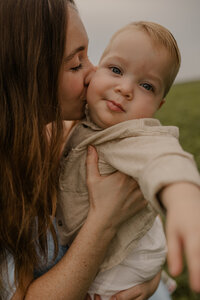 Outdoor family photoshoot in Omaha park during golden hour – capturing candid, heartfelt moments.