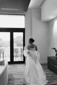 Bride walks in her dressing room before wedding ceremony in black in white | Sush Digital Media
