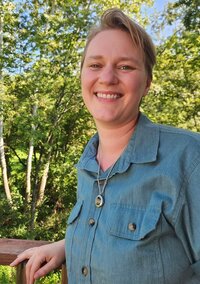 Liberty Gonzalez, Coach & Facilitator for Creative Change Makers, praises Rachael’s program for helping her fully embrace her magic and energize her business.