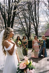 Documentary wedding photography clear dinner plate with wedding decor at reception