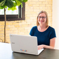 Holding Macbook closed under arm