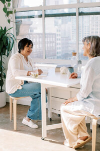 Coach and client sharing a wellness consultation in a casual setting