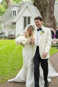 BRIDE-AND-GROOM-PHOTO-IDEAS