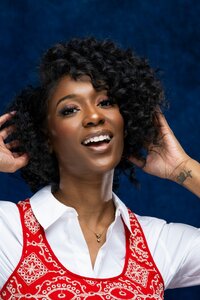 Melissa Ghionis, ICON Award host, grandmaster, and portrait photographer, and business marketer