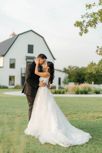luxury wedding photography at the Barn at Paradise, Texas