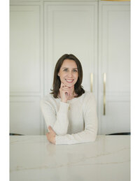 Isabelle headshot in white kitchen