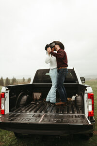 presley-gray-photo-montana-western-style-engagement-3963