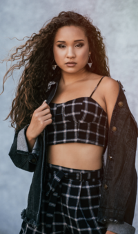 black high school senior girl posing for senior portraits