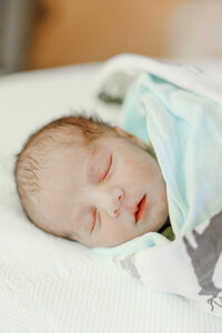 prairie-lakes-hospital-newborn-photographer-watertown-sd (5)