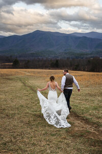 bride and groom embracing taken by Minnesota wedding photographer Marcus Hanenburg Photography