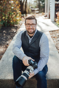 Ryan Sands Photographer | Holding Camera During On-Location Portrait Session