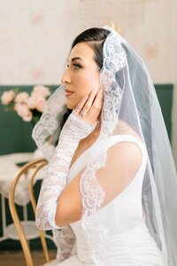 Newport Wedding Photographer | Rhode Island Caprio Captured Photography | Close up of a bride wearing a lace veil and gloves
