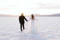 bride and groom on oregon coast