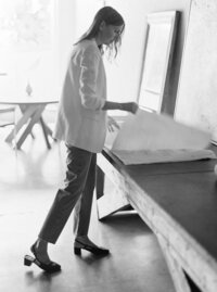 house-franc-emily-lauren-interiors-portrait-ruet-photo-film-gallery-rath-plaster-linen-blazer-jeans-heels-minimal-austin-texas-bw