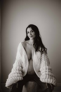 Black and white maternity studio portrait, photographed by Sydney maternity photographer Sophie Lea.