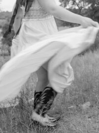 Mikaela Kahn live wedding vocalist twirling her dress
