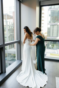 mom and bride getting ready