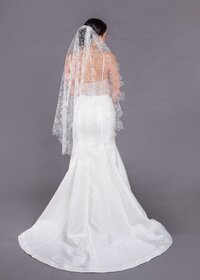 Short floral wedding veil
