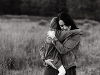 mom hugging daughter for photos in westcreek reservation park