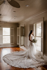 Alabama Wedding Photographer captures the bride moments before the ceremony.