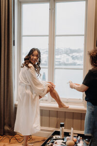 Stilleben för bröllop med brudens parfym, ett statement för dagen