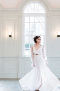 flowy a-line wedding dress with lace sleeves