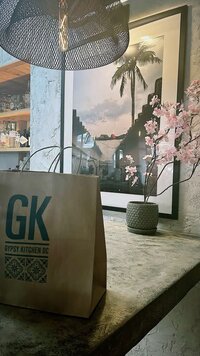 Cozy DC restaurants with aesthetic murals, outdoor seating, and unique interior design. Real photos from local dining experiences.  
