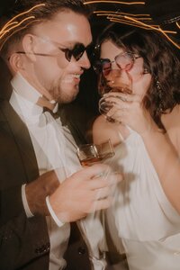 Hochzeitsparty in Linz – Gäste tanzen und feiern ausgelassen auf der Hochzeitsfeier.